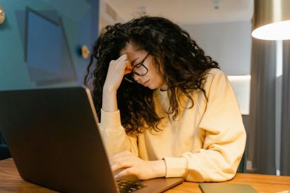 Praxiserfahrung, Netzwerke und Flexibilität sind heutzutage entscheidend stärker als Noten oder Titel. Foto: Pexels
