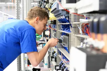 Die Berufslehre bildet eine solide Basis und ermöglicht verschiedenste Anschlusslösungen. Foto: Adobe Stock