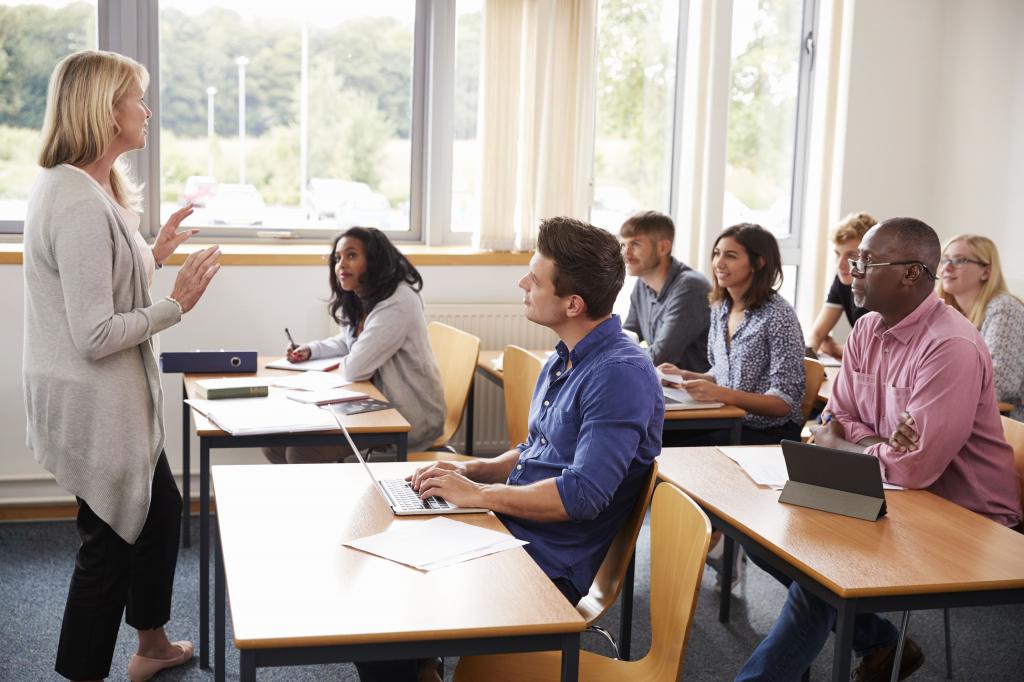 Ein Teilzeitstudium ist attraktiv. Trotz Berufstätigkeit kann eine Weiterbildung oder eine Umschulung gemacht werden. Foto: Adobe Stock