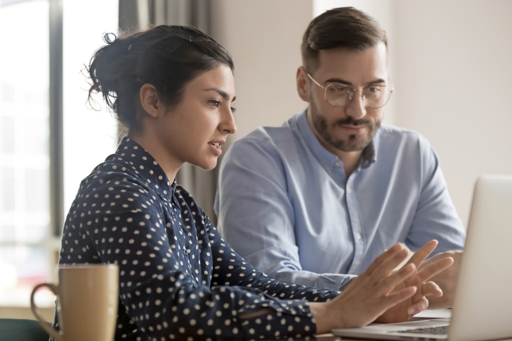 Zuhören und unterstützen ist im Leadership eine wichtige Voraussetzung. (Bild: Adobe Stock)