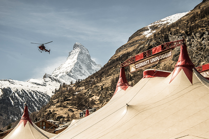 Als Absolventin der Hotelfachschule bekam Tamara Lutz die Möglichkeit für ein Praktikum beim Zermatt Unplugged. Foto: George Eberle