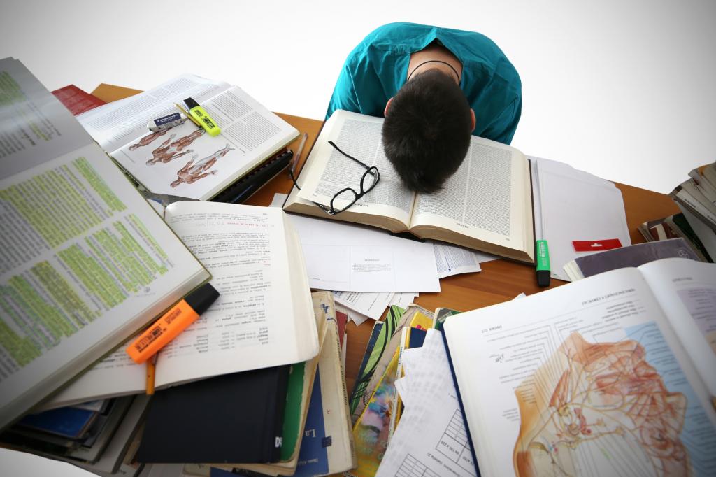 Arbeiten bis zum Anschlag - der Studierende von heute muss vielen Anforderungen genügen! (© grimaldello / Fotolia)