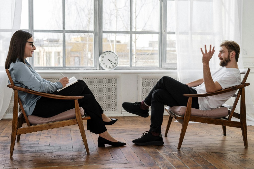 Im Beruf über mentale Gesundheit sprechen – Der neue CAS Lehrgang zeigt, wie das gelingt. Foto: Pexels