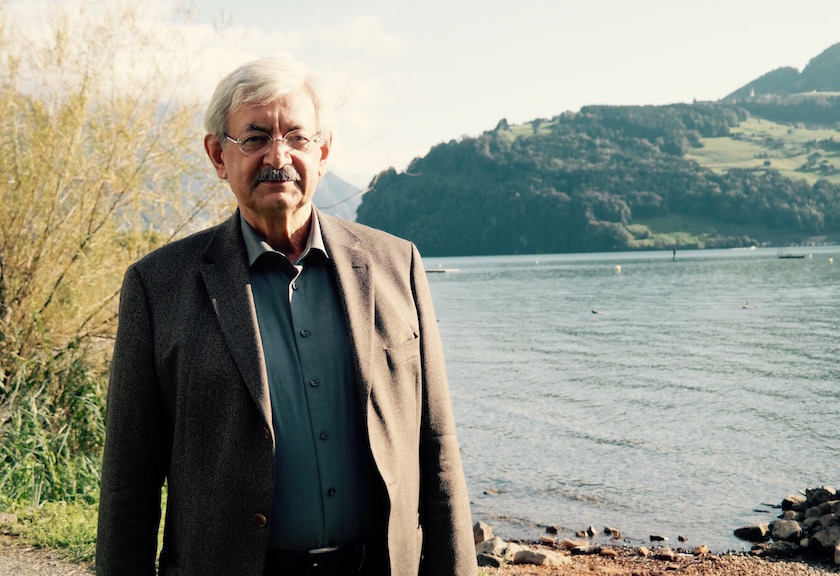 Mediator Iwan Rickenbacher hatte gerade einen Konflikt in Seelisberg zu lösen. Das Urner Bergdorf ist von seinem Arbeitsplatz aus zu sehen. (©Martina Tresch-Regli / Bildung-Schweiz)