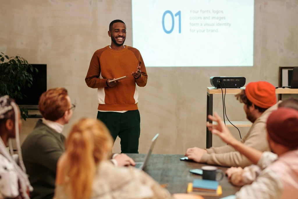 Future Skills sind der Schlüssel, um gemeinsam mutig neue Wege zu gehen und die Zukunft aktiv mitzugestalten. Foto: Pexels