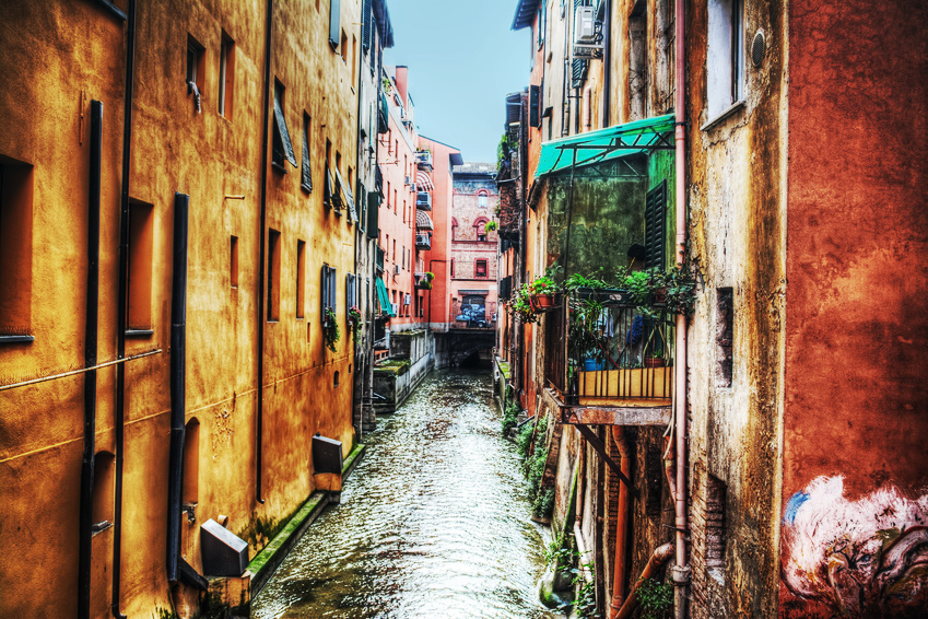 In der italienischen Stadt Bologna wurde ein Stück Bildungsgeschichte geschrieben. (© Gabriele Maltinti / Fotolia.com)