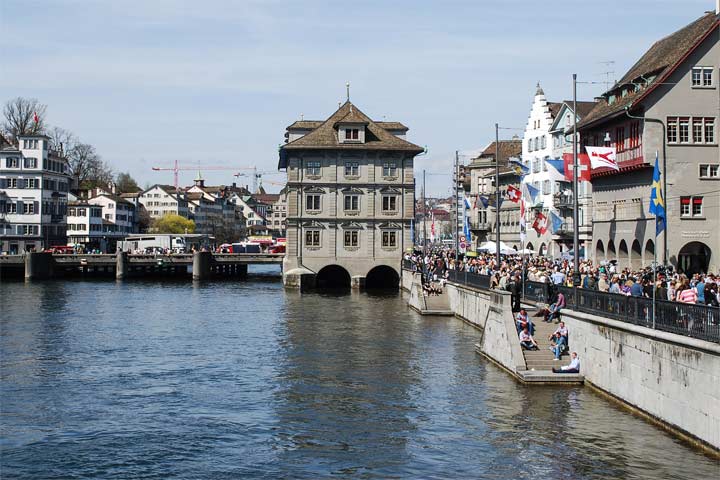 In einer internationalen Stadt wie Zürich können Englischkurse im Alltag Nutzen bringen